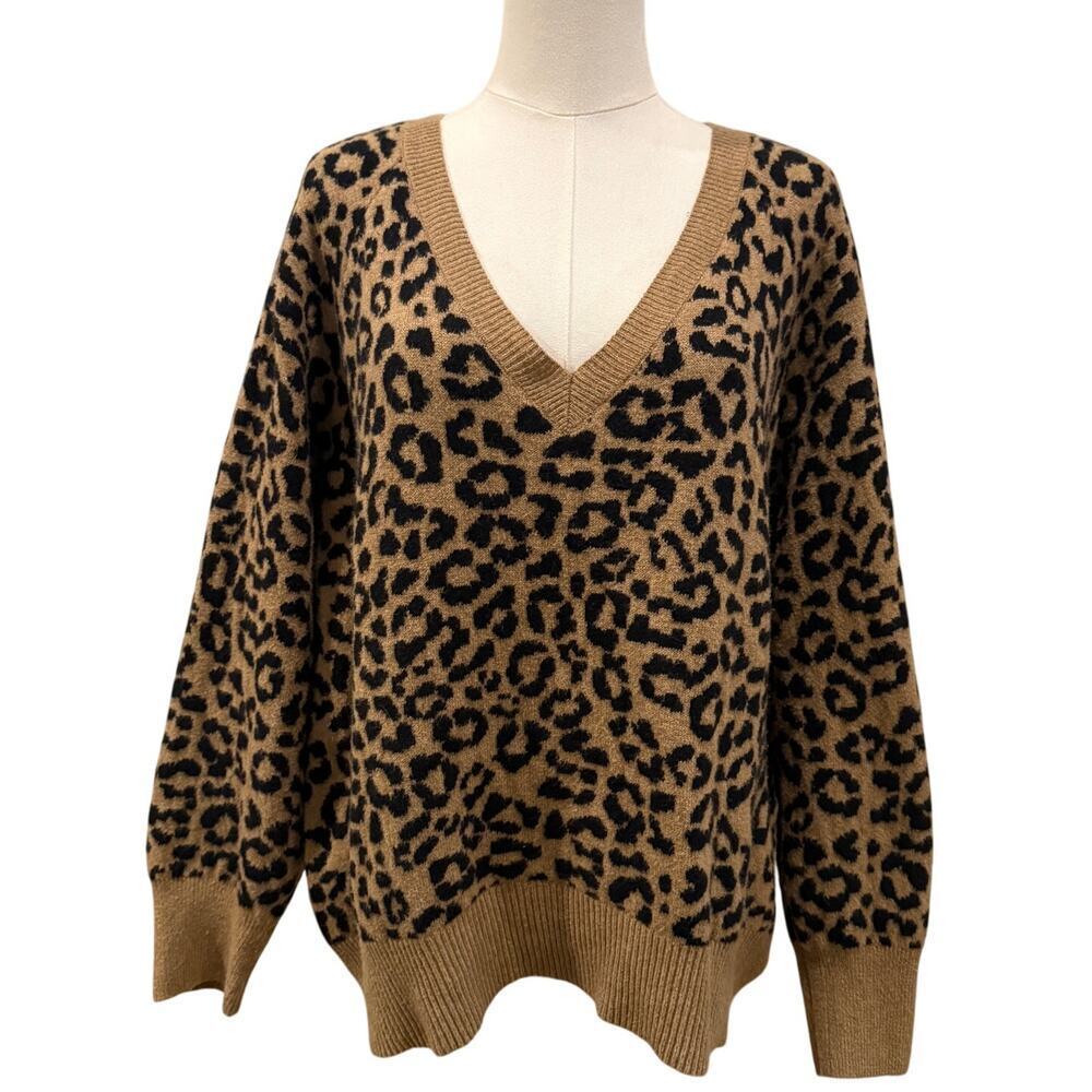 Old Navy Leopard Print V-Neck Sweater Tan Black Animal Print Pullover Large Fall